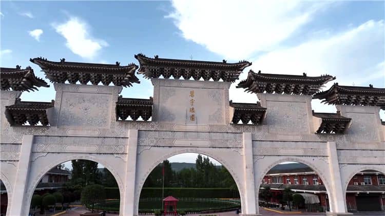 西安灞橋區(qū)霸陵墓園有哪些類型的墓地提供?
